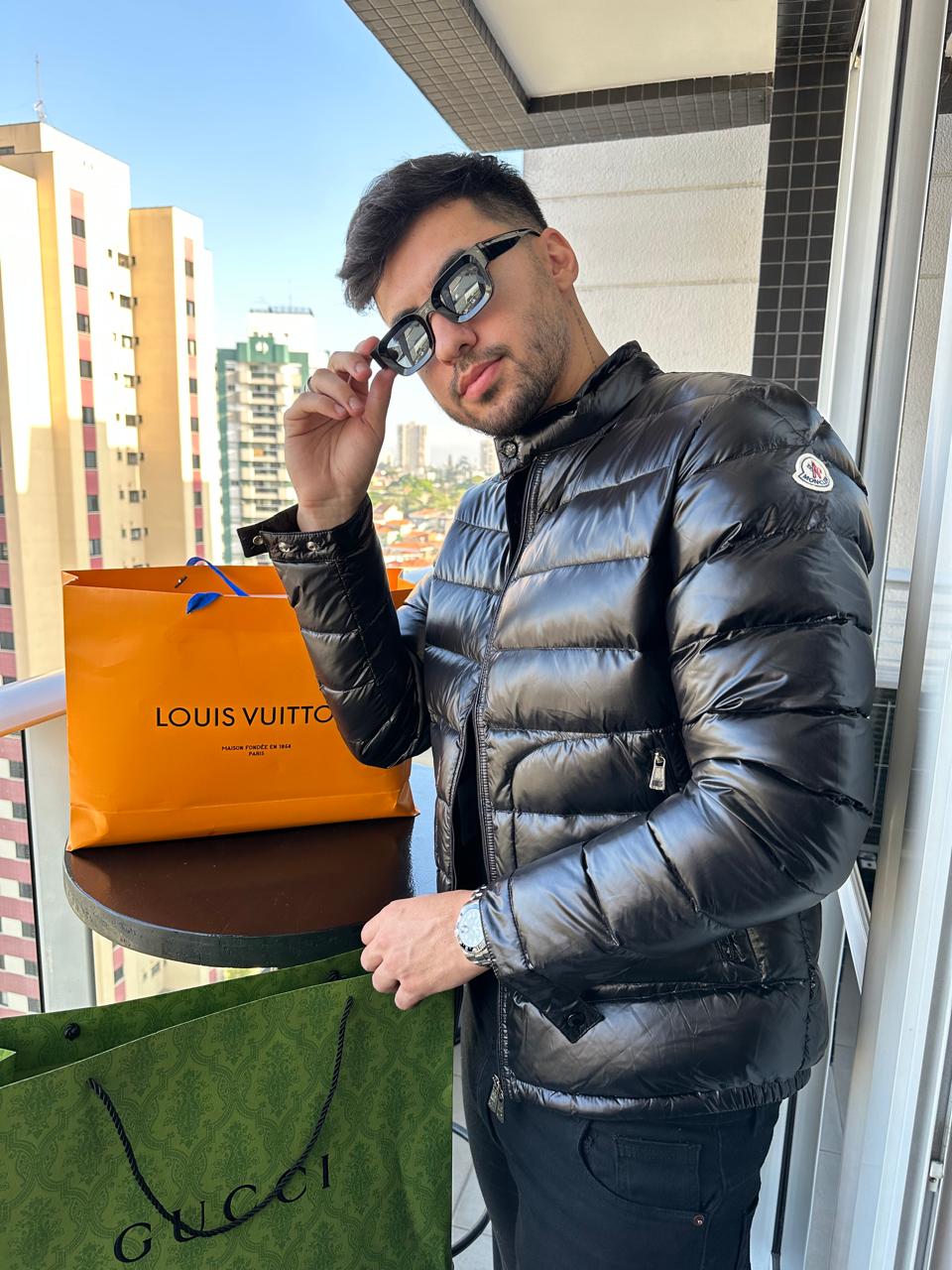 Diogo Farias com peças de luxo
