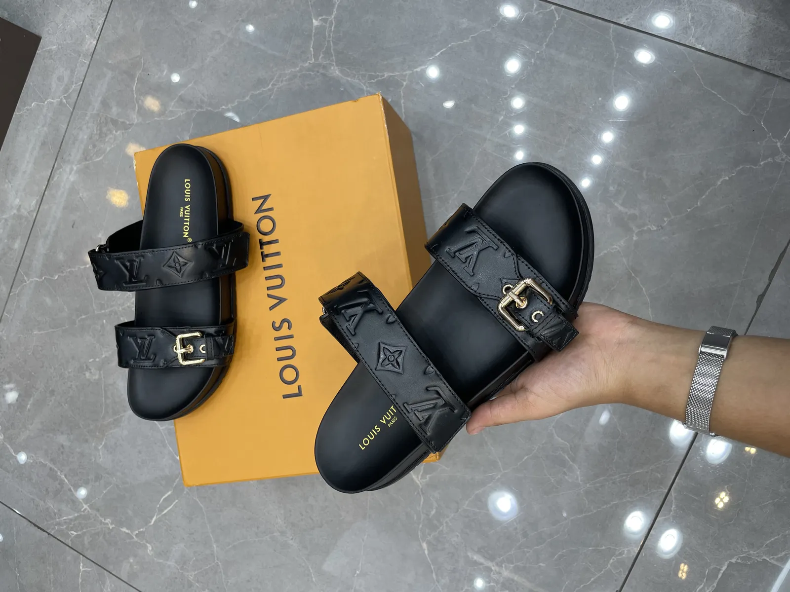 Louis Vuitton 19