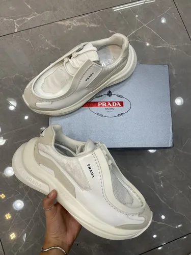 Prada 16