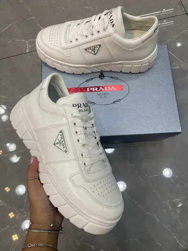 Prada 24