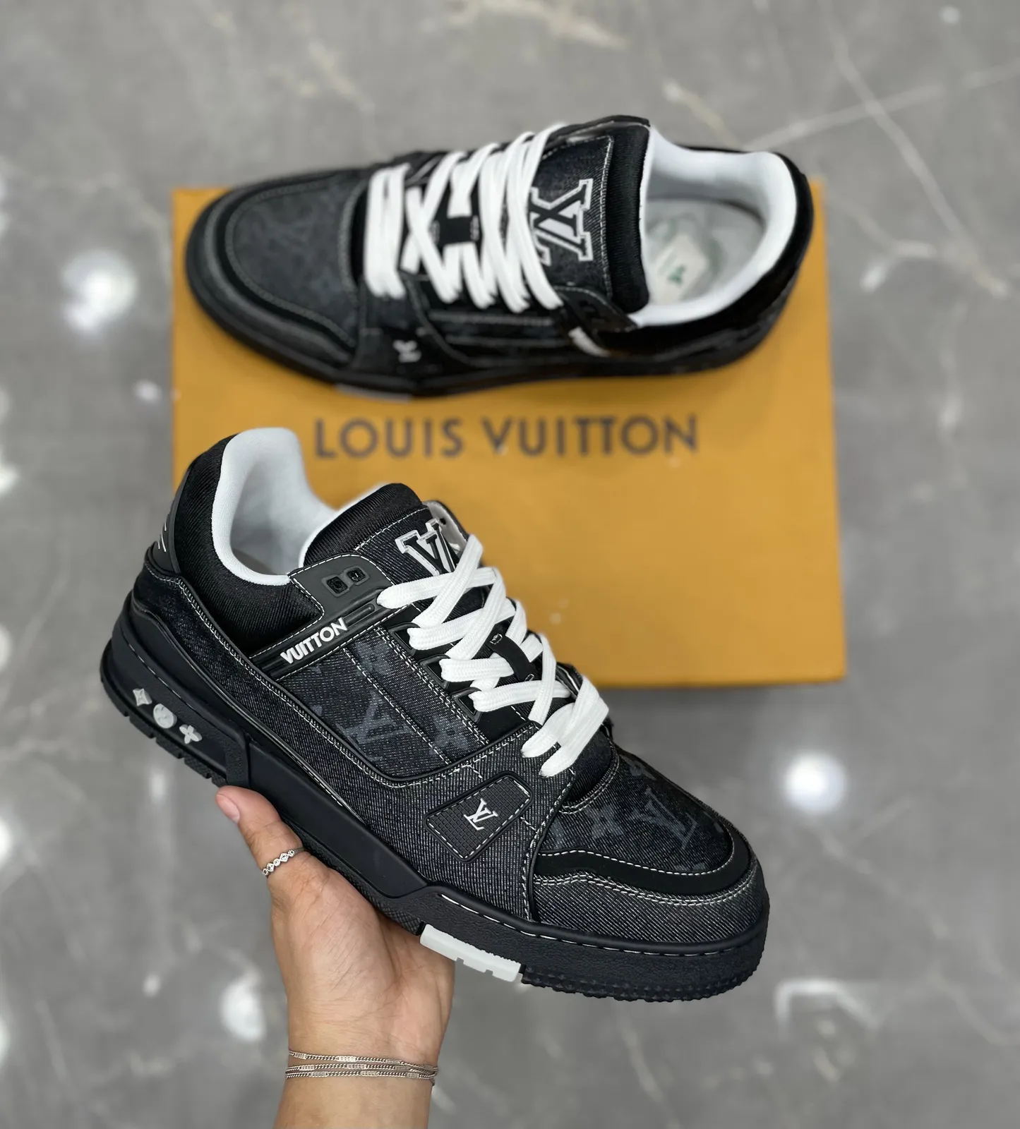 Louis Vuitton 106