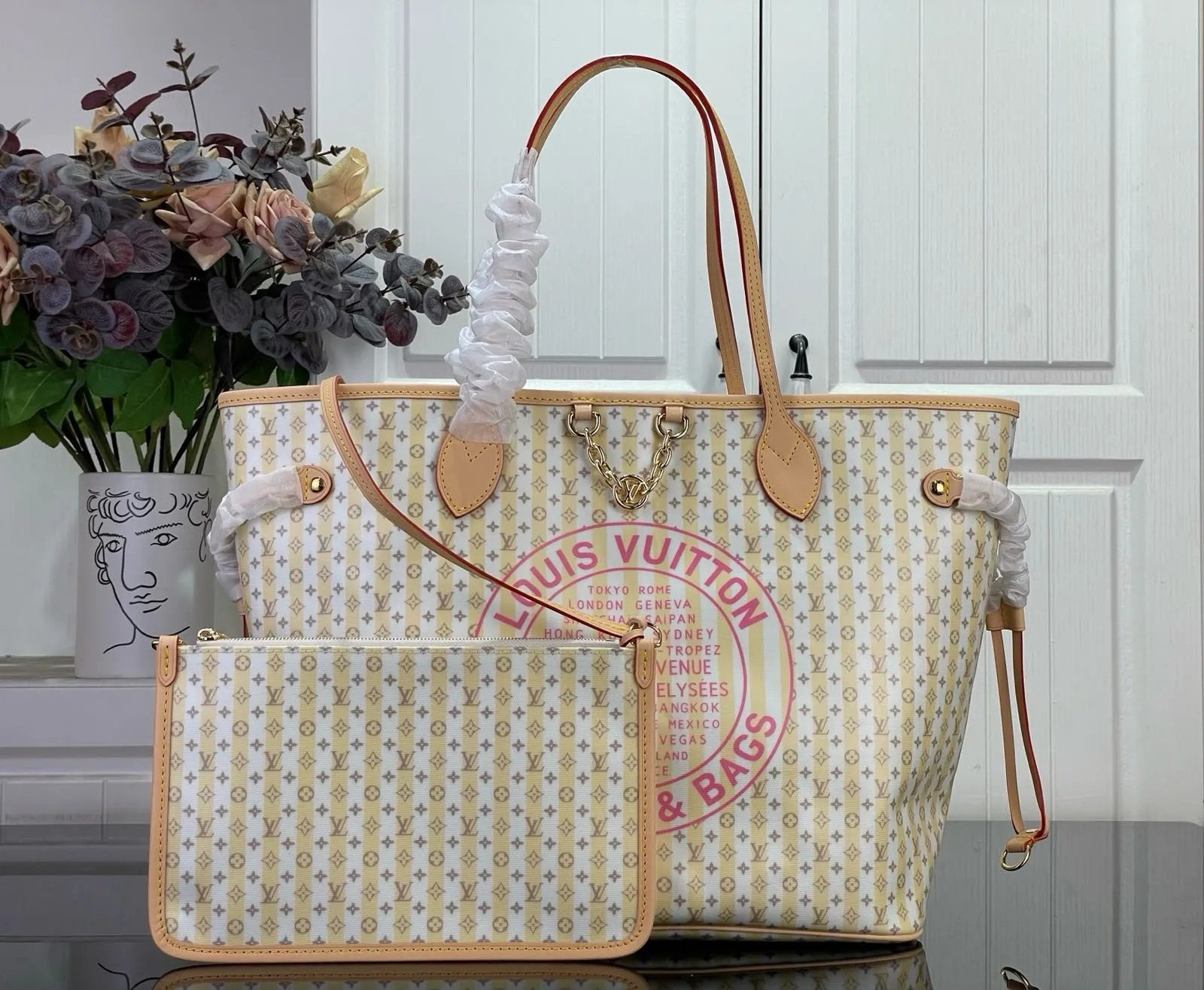 Neverfull Trunks & Bags Creme