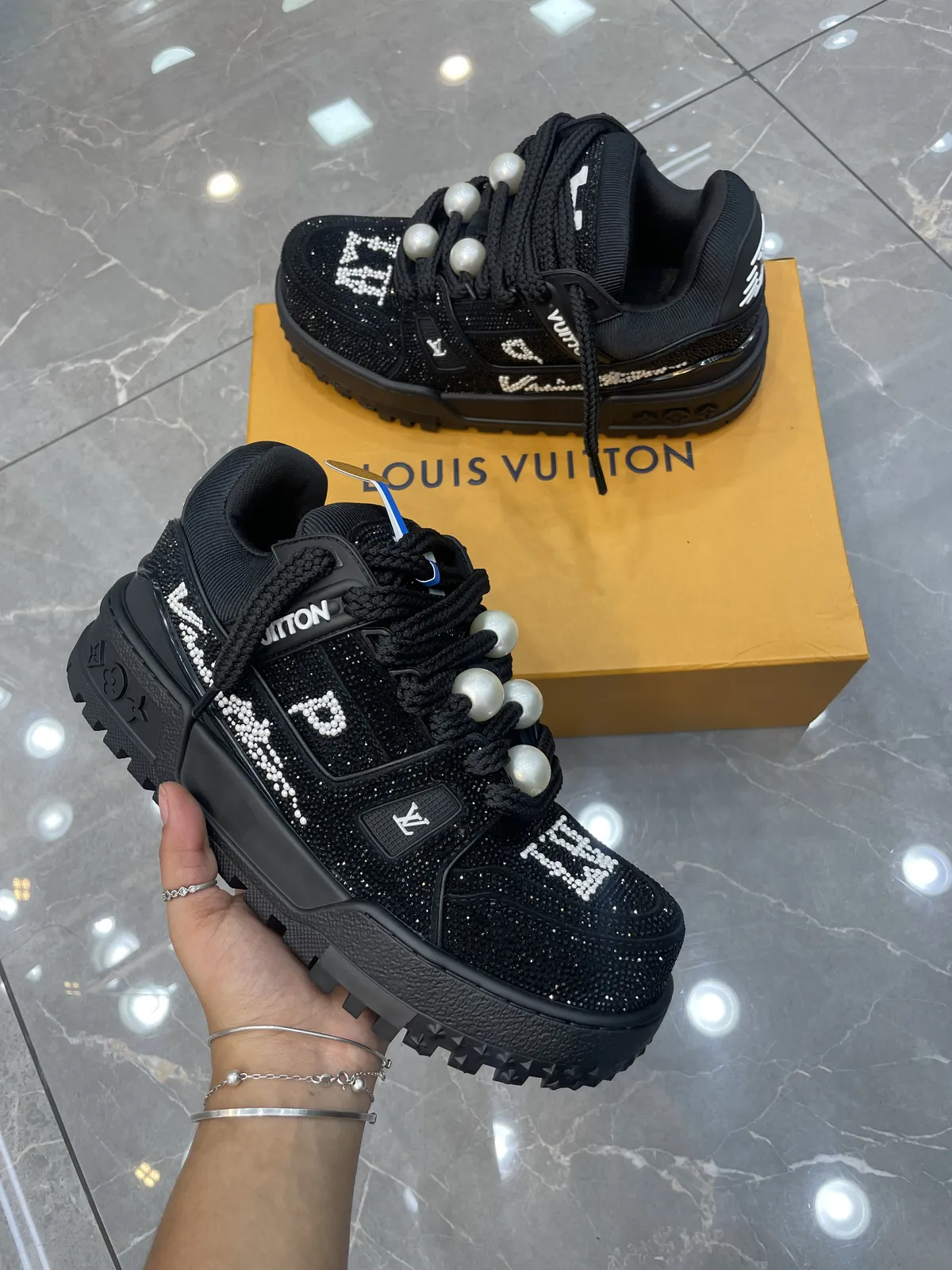 Louis Vuitton 24