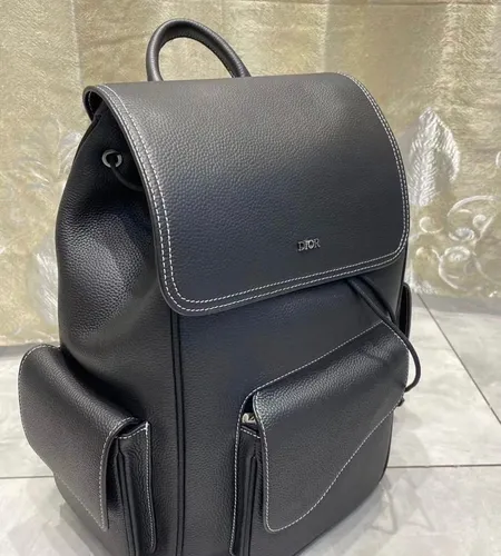 Mochila Couro Preta com Aba Premium