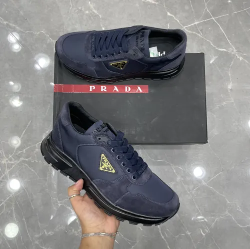 Prada 32