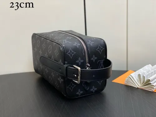 Necessaire Monograma LV