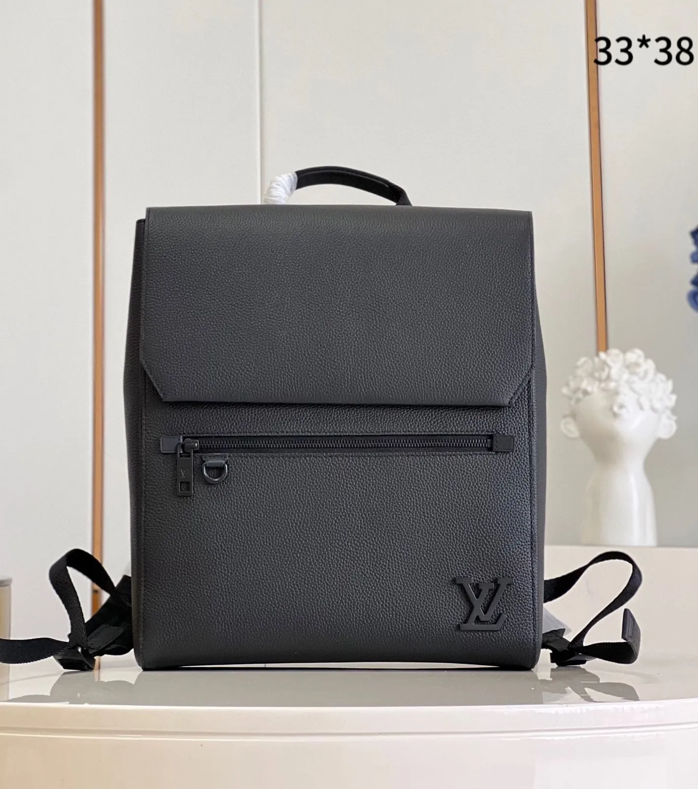 Mochila Couro Preta com Aba