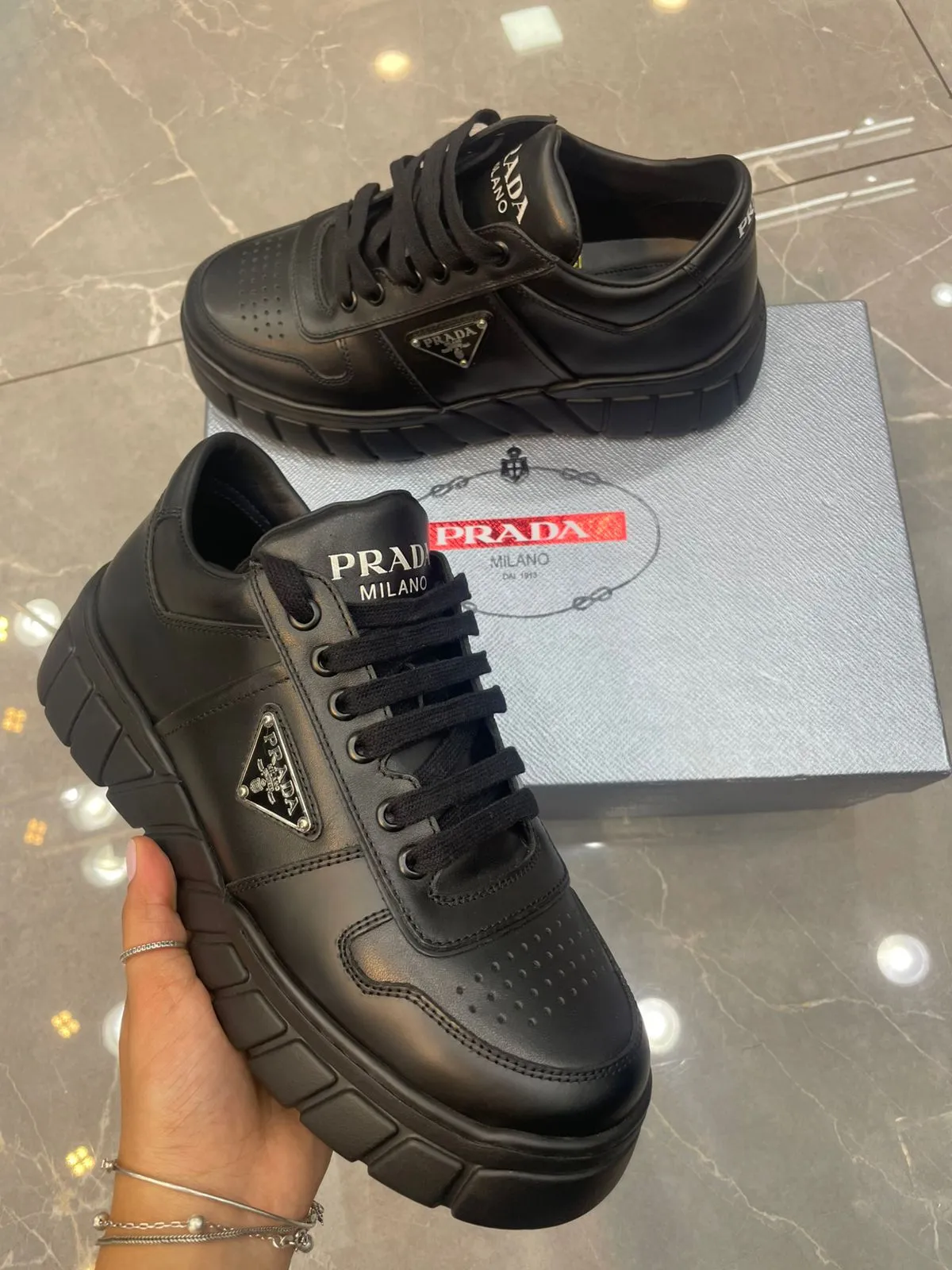 Prada 19