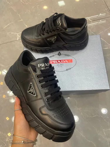 Prada 19