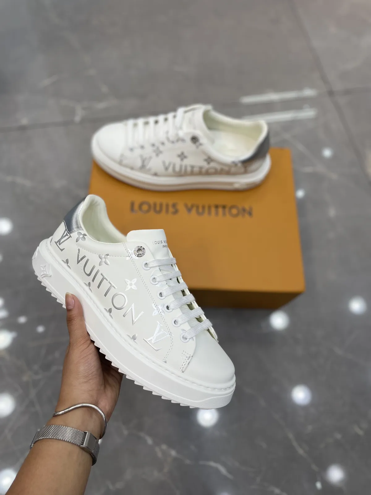 Louis Vuitton 16