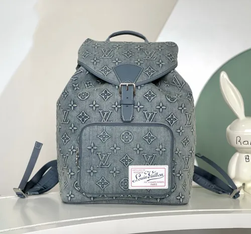 Mochila Monograma Relevo Cinza